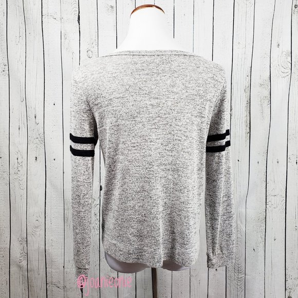 xx Graphic Top SLAYING IT Preppy Grey Sz M NWOT - Picture 2 of 2